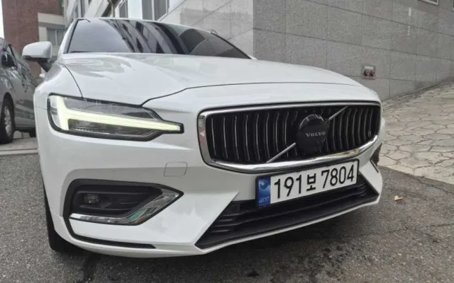 S60(3세대) B5 얼티메이트 브라이트 볼보 2023/07 44,289km